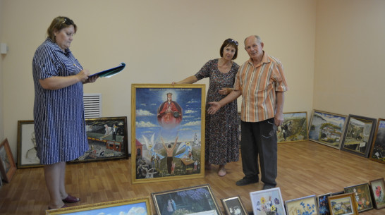 Россошанский художник-самоучка Иван Кветкин подарил городу свои картины