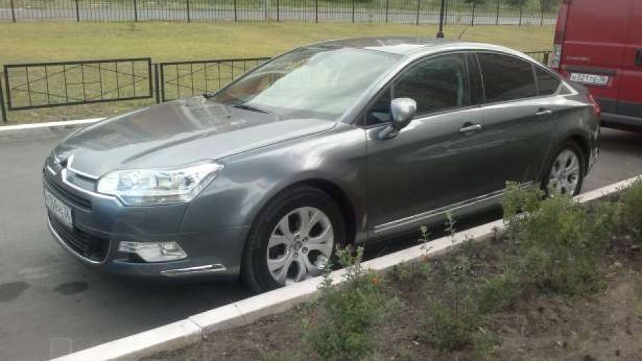  В Воронеже должник по кредиту спрятал свой автомобиль рядом с отделом судебных приставов
