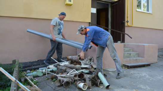 В Нижнедевицке приступили к капитальному ремонту инженерных коммуникаций в многоквартирном доме