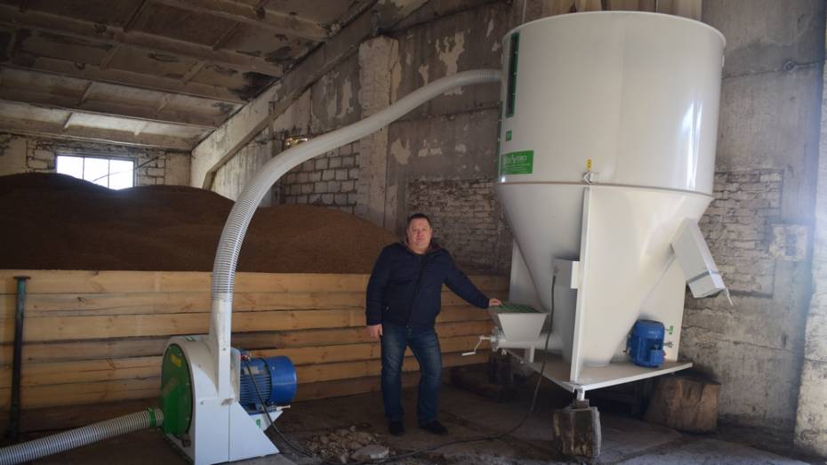 Подгоренский фермер получил субсидию в 500 тыс рублей на покупку комбикормового мини-завода