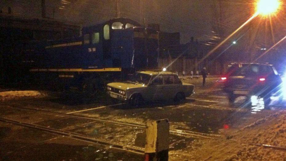 В Воронеже «ВАЗ» столкнулся с грузовым составом