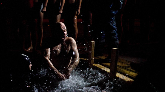 Воронежцы о крещенских купаниях: «В проруби чувствуешь Россию»
