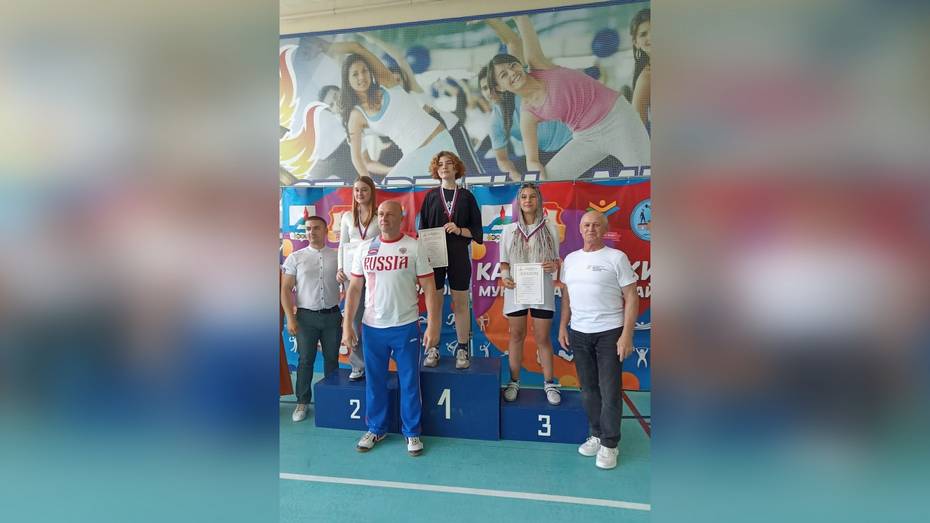 Кантемировцы дважды победили на областном турнире по гиревому спорту