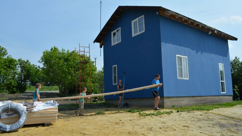 В нижнедевицком селе семья получила 1,3 млн рублей на строительство дома