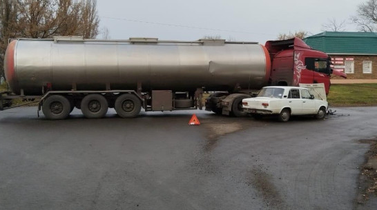 В Воронежской области автоцистерна Scania врезалась в ВАЗ: пострадал ребенок