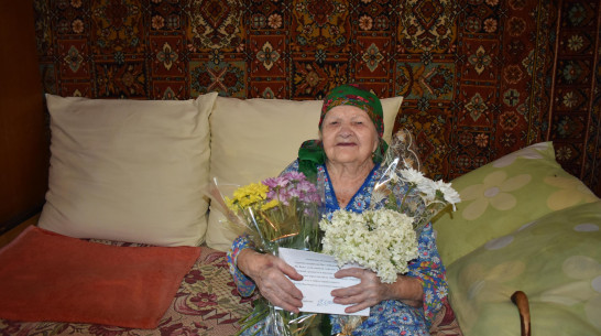 «У меня характер боевой». Жительница Воронежской области отметила 100-летний юбилей