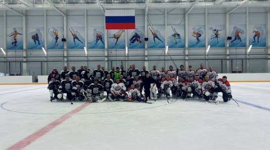В Борисоглебске на хоккейном матче собрали 22,5 тыс рублей для бойцов СВО