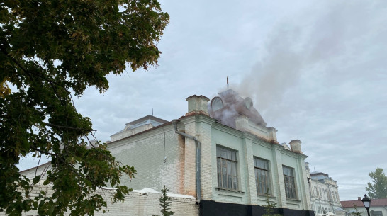 В воронежском райцентре загорелось здание педагогического колледжа
