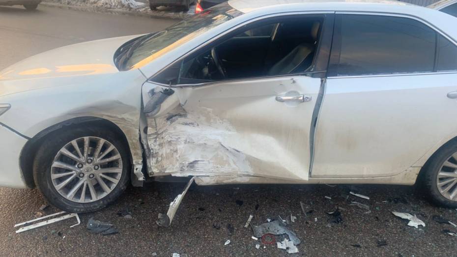 Две автомобилистки на иномарках устроили аварию с пострадавшими в Воронеже