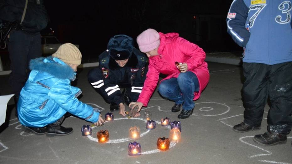 В Кантемировке прошел флешмоб в память о погибших в ДТП