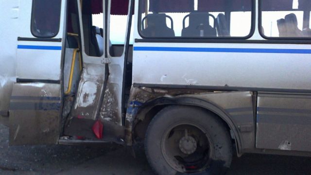Грузовик врезался в маршрутный «ПАЗ» в Воронеже: 2 человека ранены