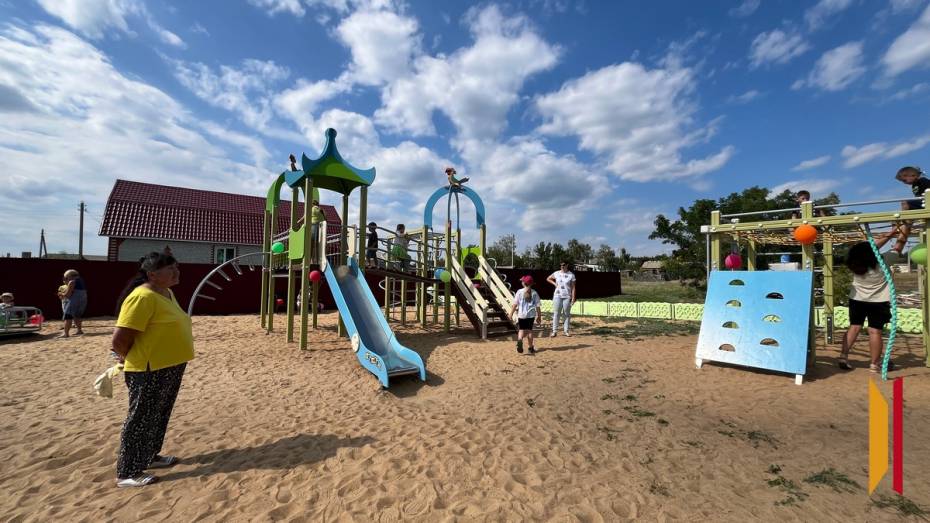 В острогожском селе Петропавловка активисты обустроили спортивно-игровую площадку