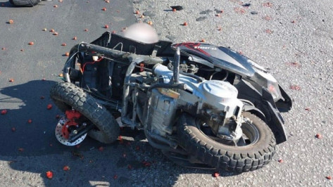 В Воронежской области управлявшая скутером женщина погибла после столкновения с «десяткой»
