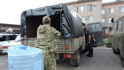 Кантемировцы передали УАЗ приехавшим в отпуск участникам СВО