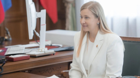 Губернатор поздравил с юбилеем уполномоченного по правам ребенка в Воронежской области Ангелину Севергину