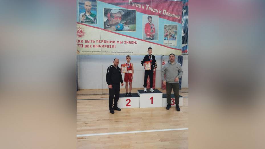 Бобровские спортсмены выиграли 4 медали на турнире по боксу