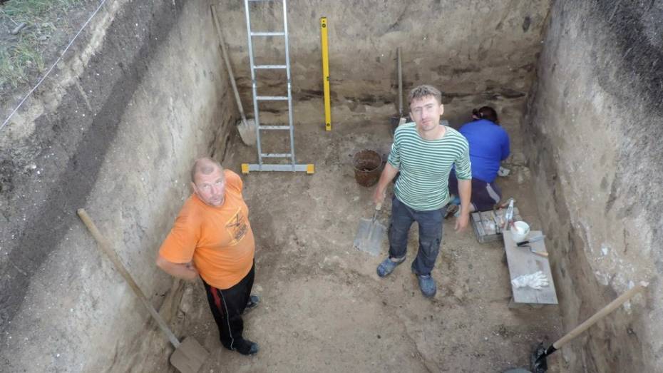 Ученый из Санкт-Петербурга  исследует стоянку древних людей «Костенки-12»