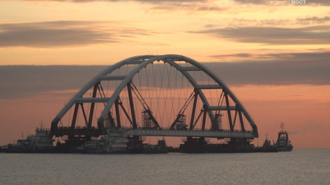 Воронежскую автодорожную арку для Крымского моста вывели в фарватер 