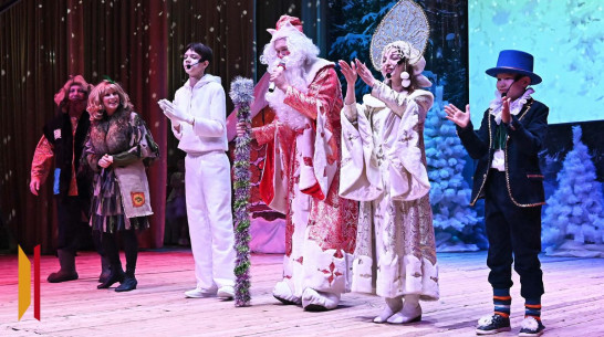 В Бутурлиновке детей участников СВО поздравили с Новым годом