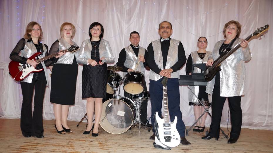 В Богучаре педагоги создали вокально-инструментальный ансамбль