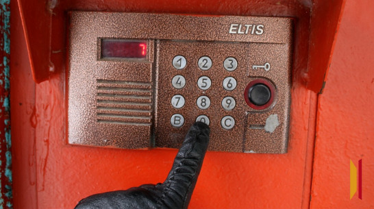 Воронежцев предупредили о мошенничестве с заменой ключей от домофона