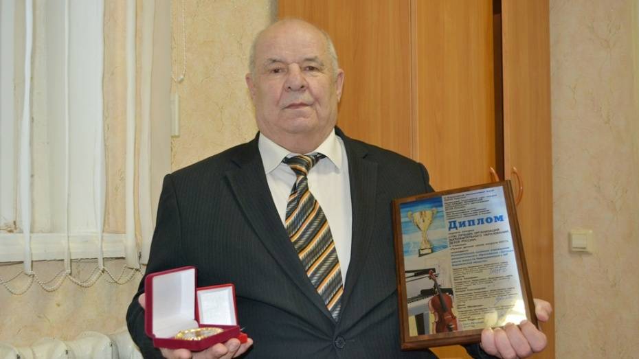 Директор нижнедевицкой ДШИ получил «Благодарность от земли Воронежской» 