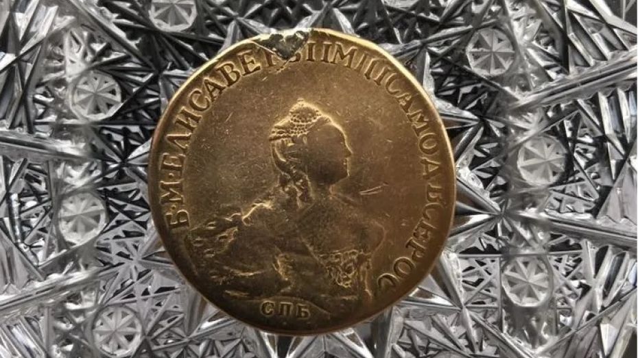 В Воронеже за 1 млн рублей продают золотую монету выпуска 1756 года