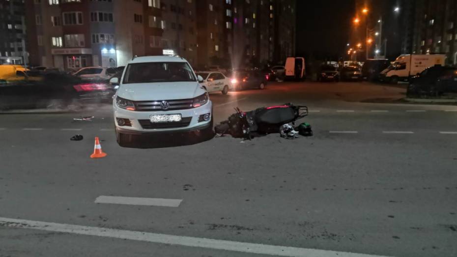 Подростки на скутере попали в аварию в микрорайоне Боровое в Воронеже