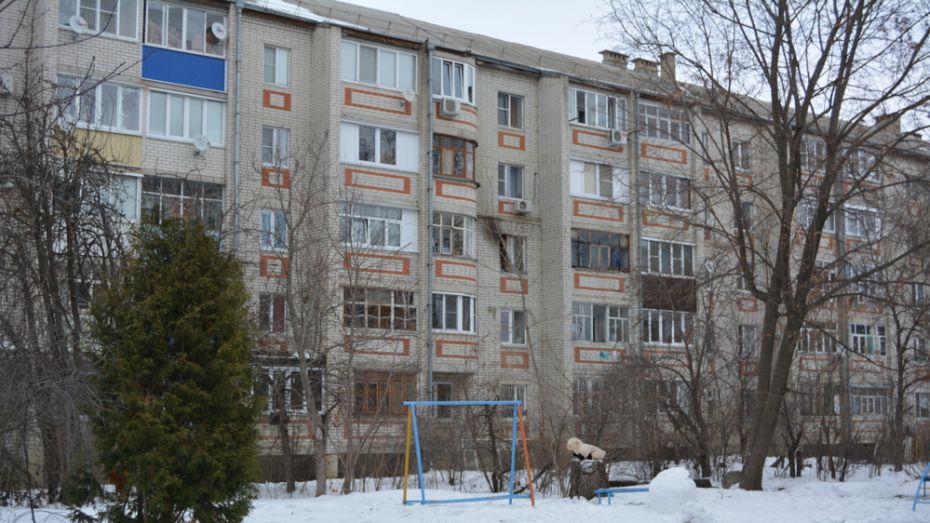 В Воронежской области при пожаре женщина выпрыгнула в окно и погибла