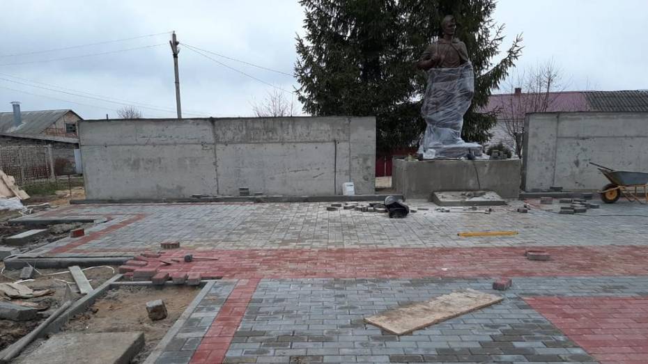 В новоусманском селе Рождественская Хава реконструируют мемориал на воинском захоронении