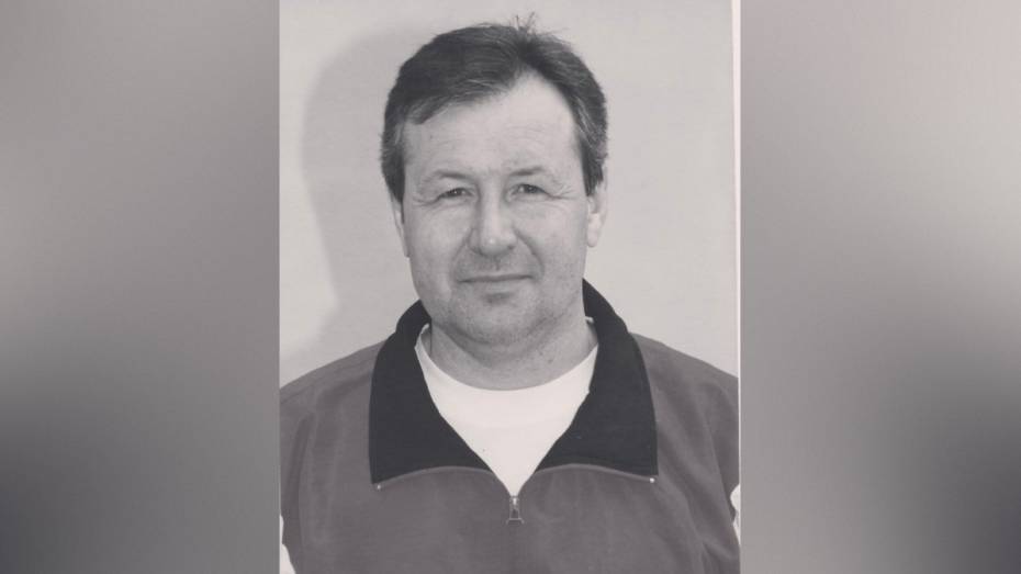 Ушел из жизни экс-тренер воронежского «Факела» Сергей Крестененко