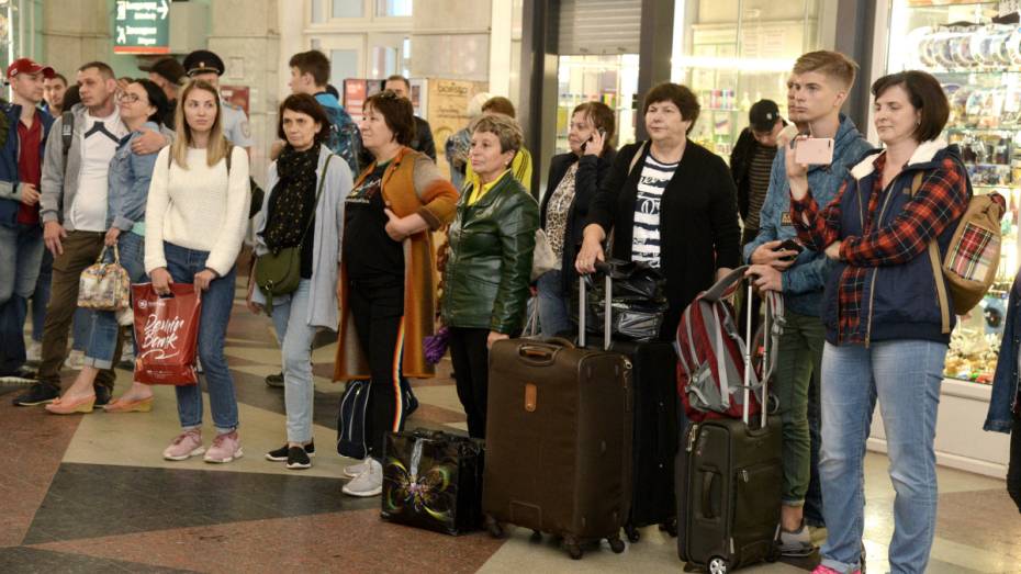На вокзале Воронеж-1 пассажиры отправлялись в путь под добрые песни