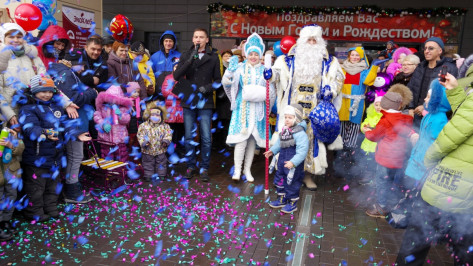 Штаб-квартира Деда Мороза из Великого Устюга открылась на Центральном рынке Воронежа