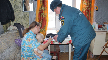 В 10 домах терновских многодетных семей установили дымовые датчики