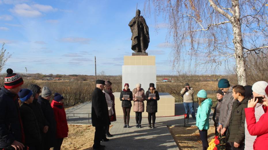 В таловском селе Орловка отремонтировали памятник на воинском захоронении №303