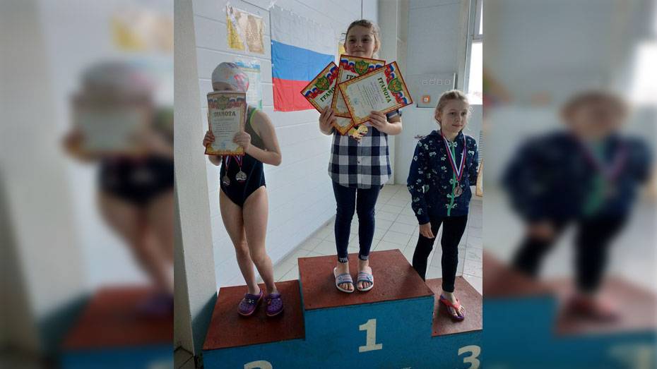 Верхнехавская спортсменка выиграла 3 «золота» на первенстве по плаванию