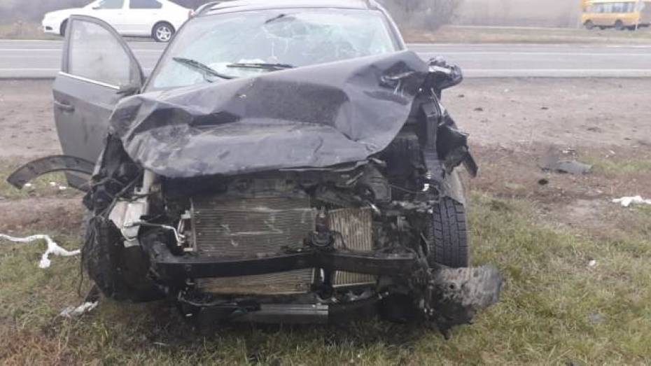 В аварии на воронежской трассе погибли водитель и пассажирка Datsun