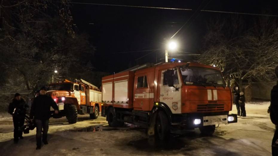 При пожаре в Воронеже на улице Артамонова получил ожоги мужчина