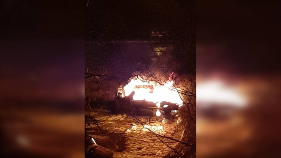 В воронежском микрорайоне ВАИ сгорел автомобиль 