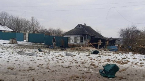 Дом многодетной семьи попал под обстрел в Белгородской области