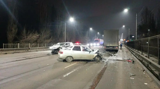 Один погиб, четверо пострадали: жуткое ДТП произошло на проспекте Патриотов в Воронеже