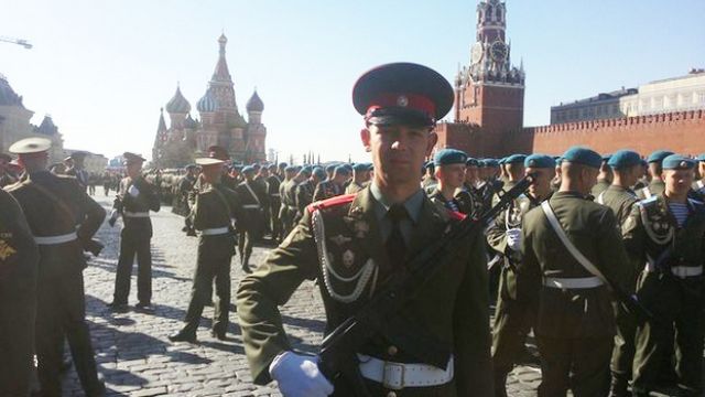 Солдат из Кантемировского района принял участие в военном параде на Красной площади
