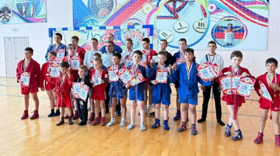 Грибановцы завоевали 16 золотых медалей на межрегиональном турнире по самбо