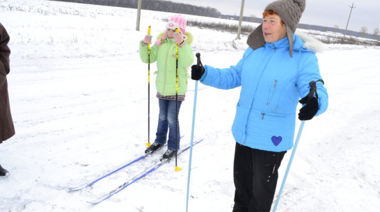 Семидесятилетняя жительница Грибановки каждый день бегает на лыжах
