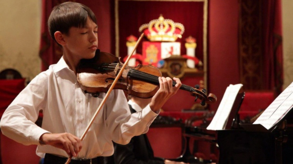 победитель синей птицы скрипач. тимофей блюмин скрипка. скрипач матвей блюмин. матвей блюмин скрипка синяя птица. матвей блюмин синяя птица.