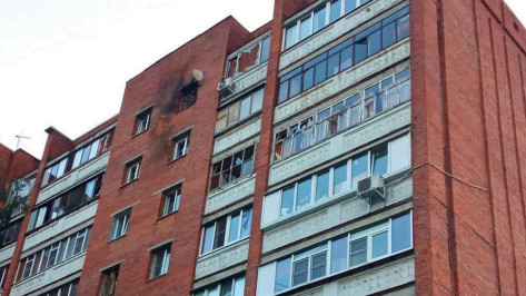 Беспилотник врезался в многоэтажный дом на улице Карла Маркса в Курске