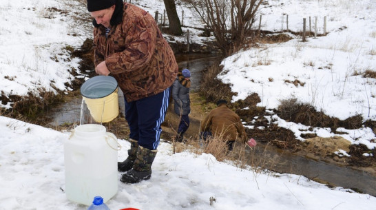 В лискинском селе после замены водопровода из кранов потекла грязная вода