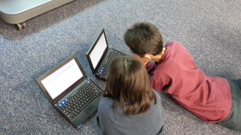 В новом сезоне «Цифрового ликбеза» школьников научат безопасно бронировать жилье и помогать в интернете