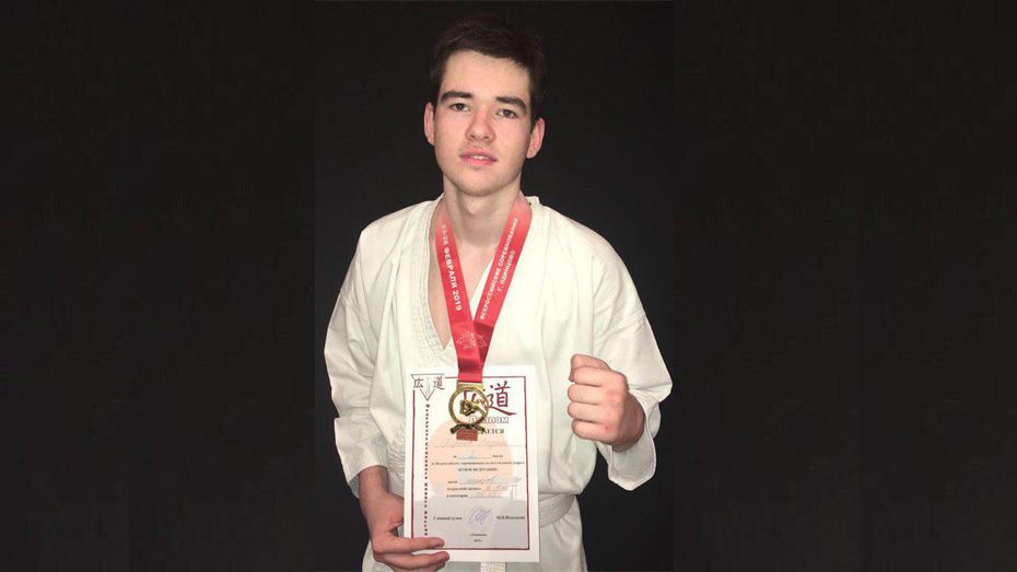 Кантемировский каратист завоевал «золото» всероссийских соревнований