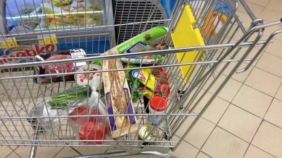 За 3 месяца жители Воронежской области купили еды и сигарет на 56,6 млрд рублей